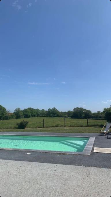 Villa Loue Ancien Moulin A Vent Avec Piscine Et Jacuzzi Neuvy-Bouin Exterior foto