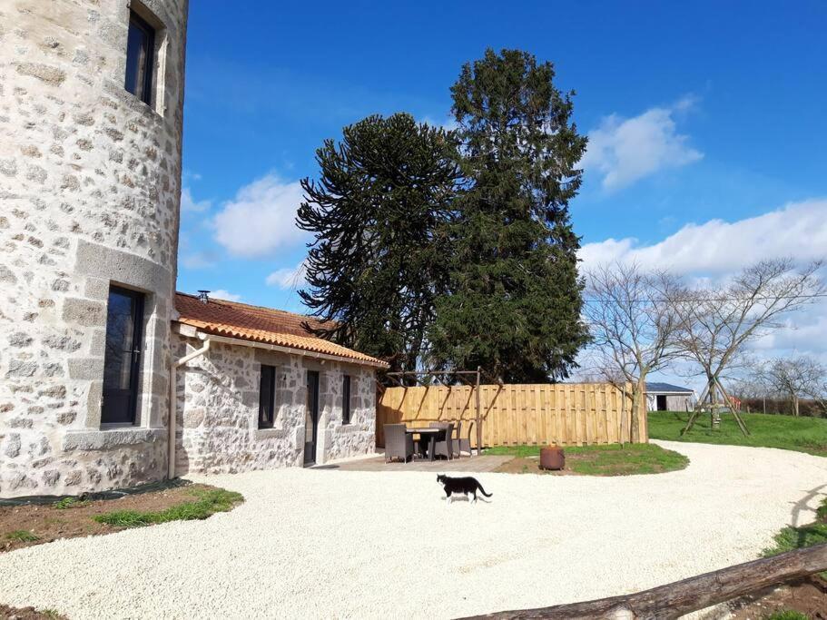 Villa Loue Ancien Moulin A Vent Avec Piscine Et Jacuzzi Neuvy-Bouin Exterior foto
